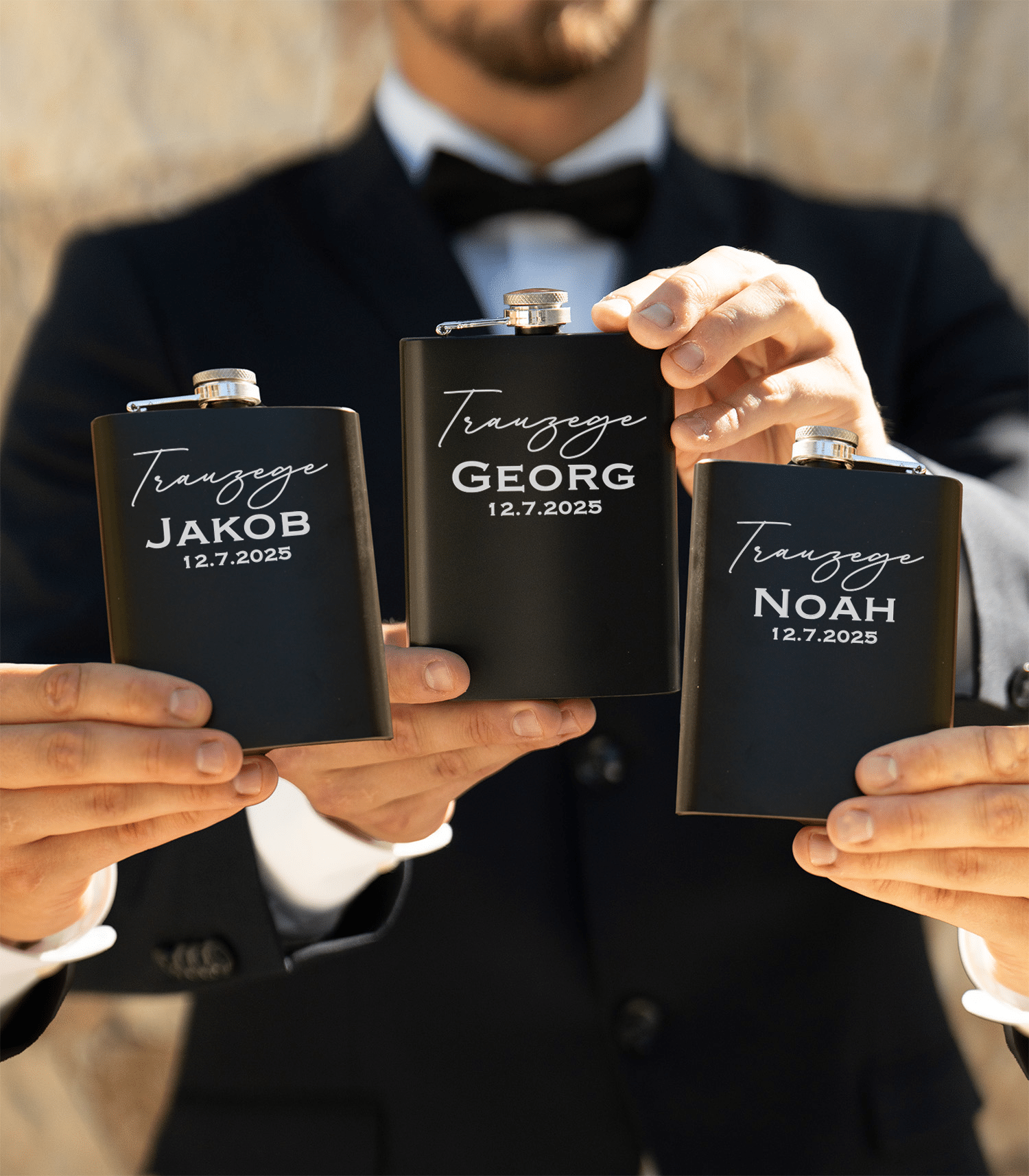 Eine Taschenflasche ist ein schönes Geschenk für den Trauzeugen.