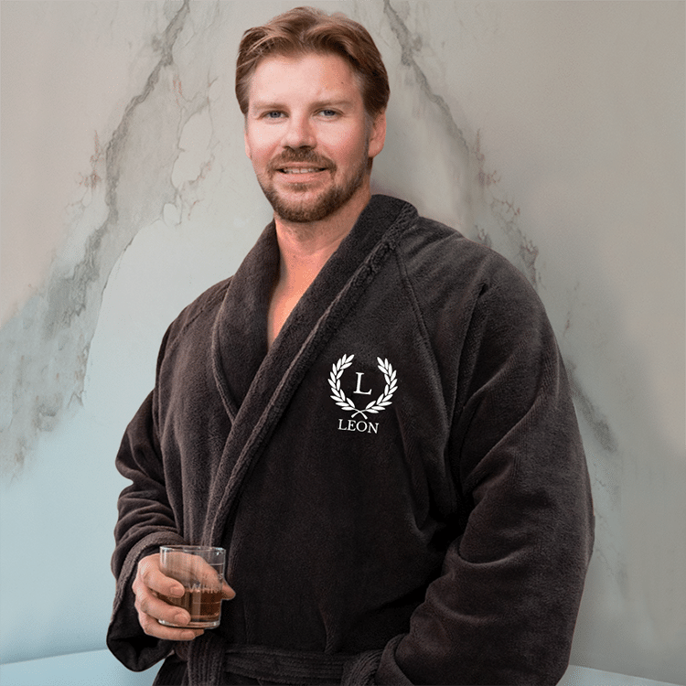 Hochwertiger, personalisierter Bademantel mit Blattmuster