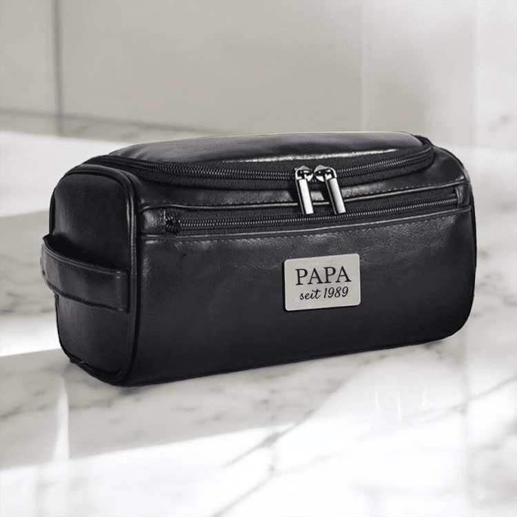 Eine personalisierte Kulturbeutel ist ein schönes Geburtstagsgeschenk für den Vater.