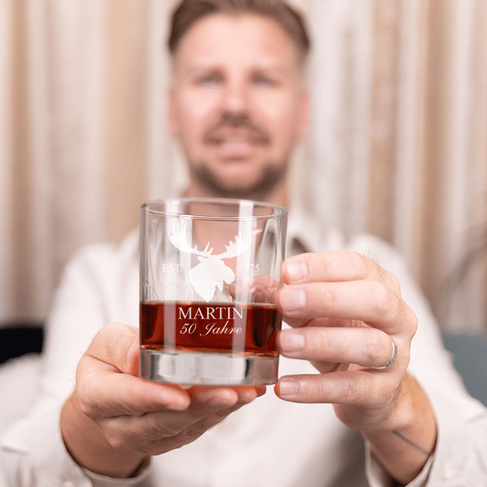 Whiskyglas mit Gravur, Hirsch – Bild 2