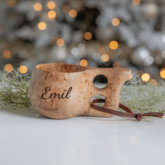 Zweifinger-Kuksa aus Maserbirke mit Gravur