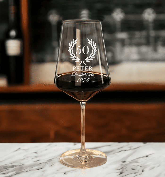 Rotweinglas mit Gravur