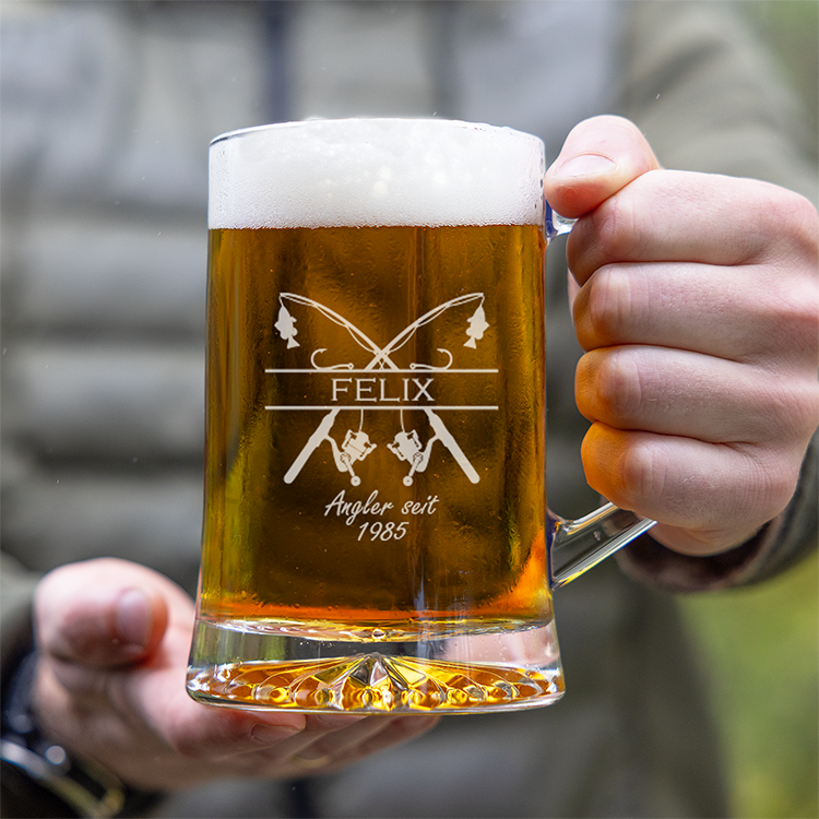 Bierkrug mit Gravur, Angeln