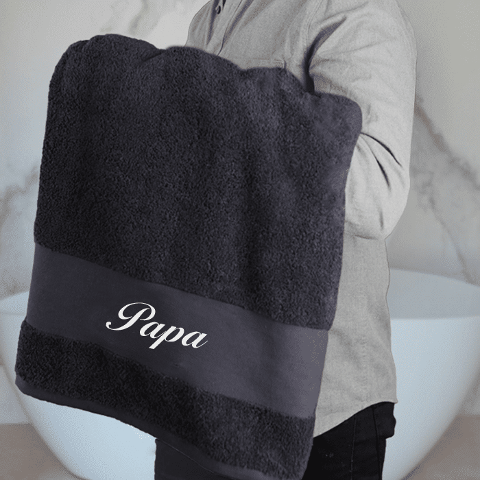 High-End-Badetuch mit Namen, Dunkelgrau, 90 × 150 cm